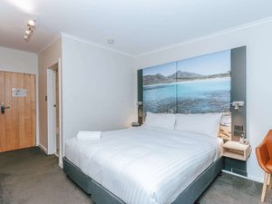 Room & Suite