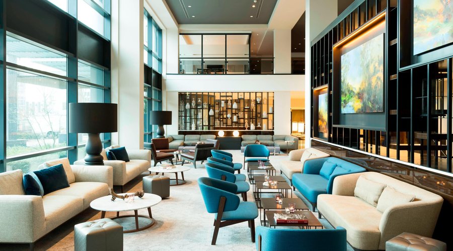 Lobby & Bar