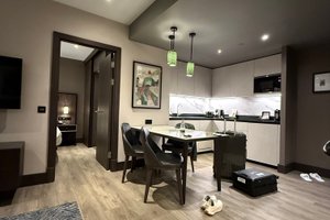 Room & Suite