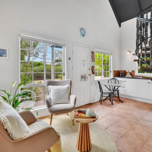 Silky Oak Cottage living space