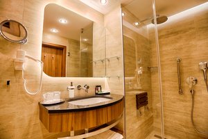 Room & Suite