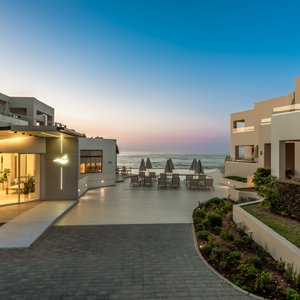 Beachfront luxury in Crete – Blue Dome Hotel in Platanias offers stunning Aegean Sea views, modern suites, a serene pool, and direct beach access for the perfect relaxing getaway.