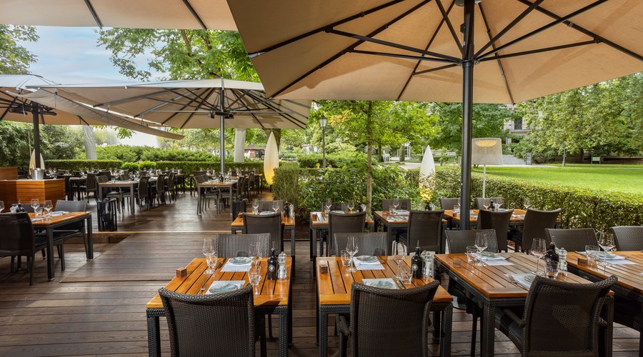Unsere Allee-Terrasse
