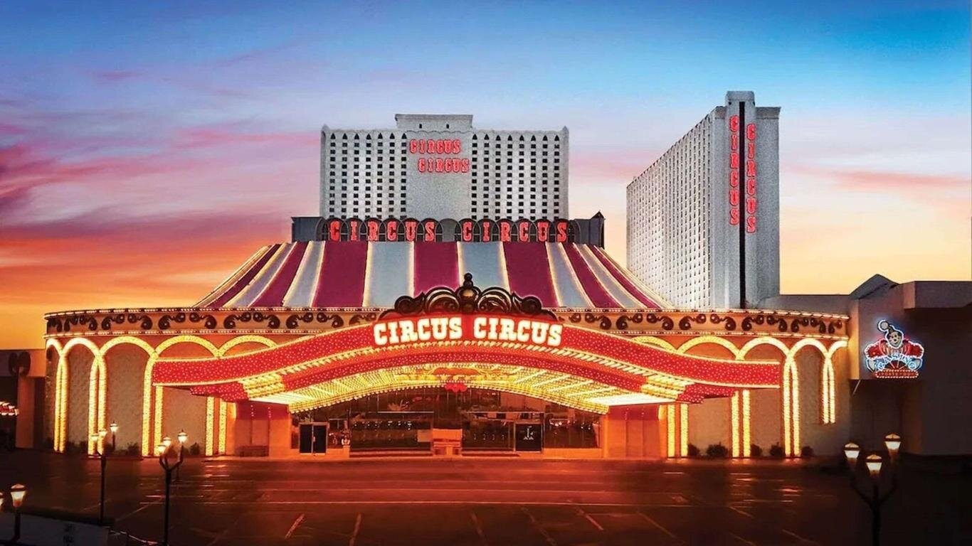 【格安saleスタート】 CIRCUS CIRCUS Reviews & Prices 2025 Updated - CASINO & HOTEL 犬服・アクセサリー