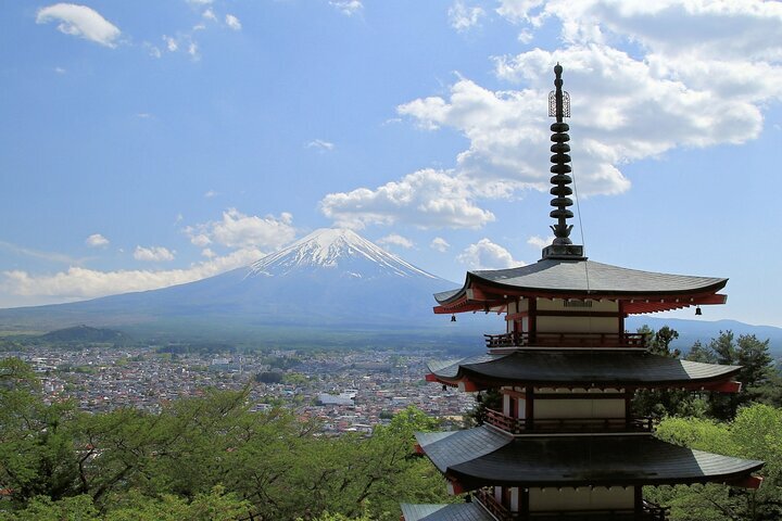 Mount Fuji: A beauty from afar, a challenge up close – DW