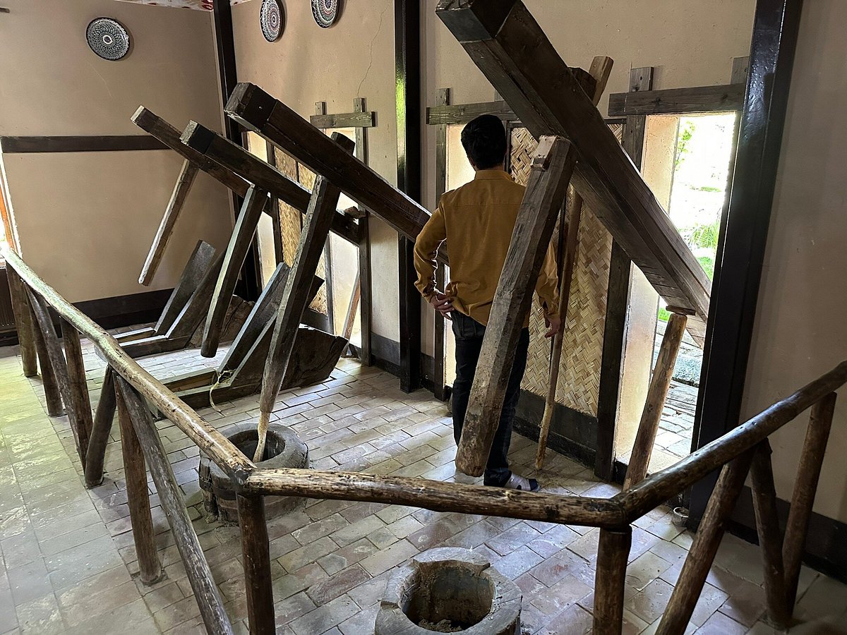 زيارة مصنع الورق في سمرقند