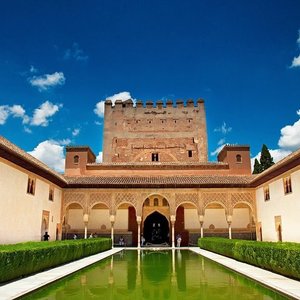 Alhambra skip-the-line tour: Nasrid Palaces, Alcazaba and Generalife