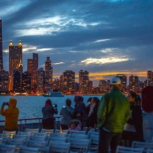 Chicago by Night: 90 Minute River and Lakefront Cruise
