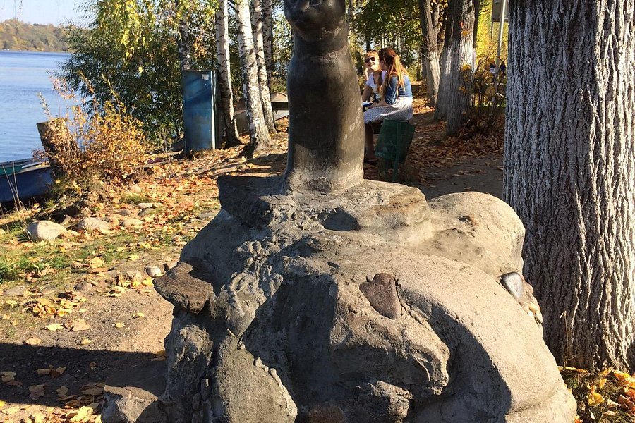 Statue of the Cat image