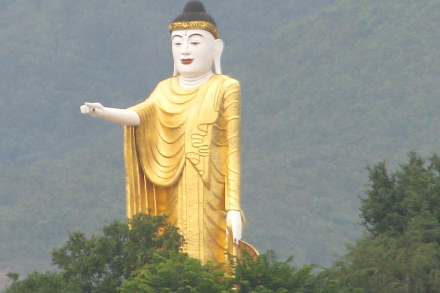 Yat Taw Mu Bouddha image