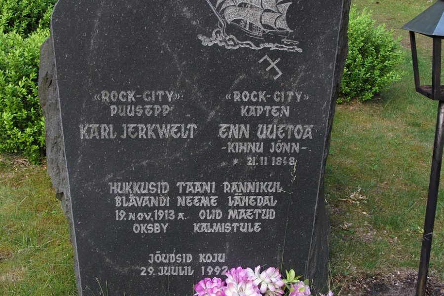Kihnu Cemetery image