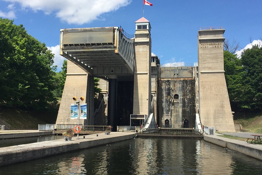 Liftlock and The River Boat Cruises image