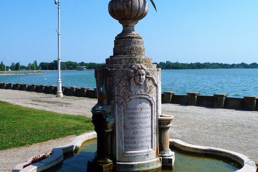 The memorial fountain image