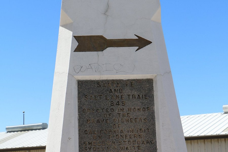 Santa Fe & Salt Lake Trail Monument image