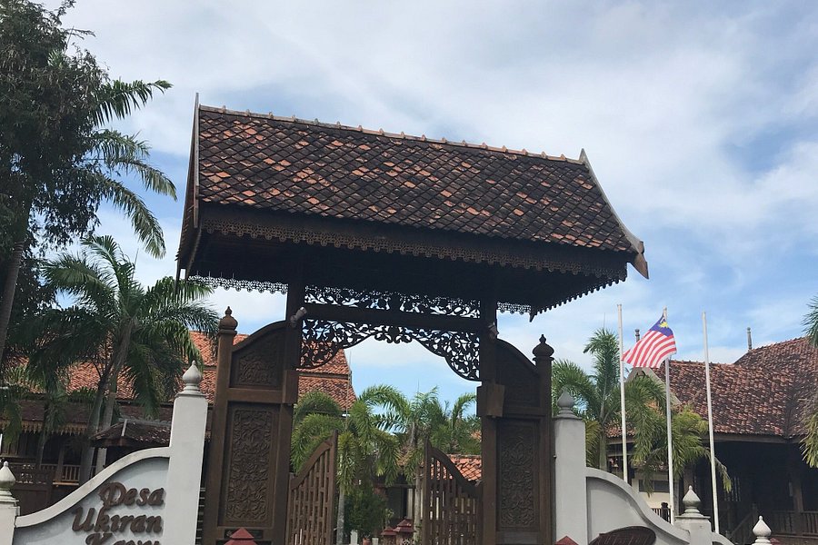 Desa Ukiran Kayu Istana Tengku Long image
