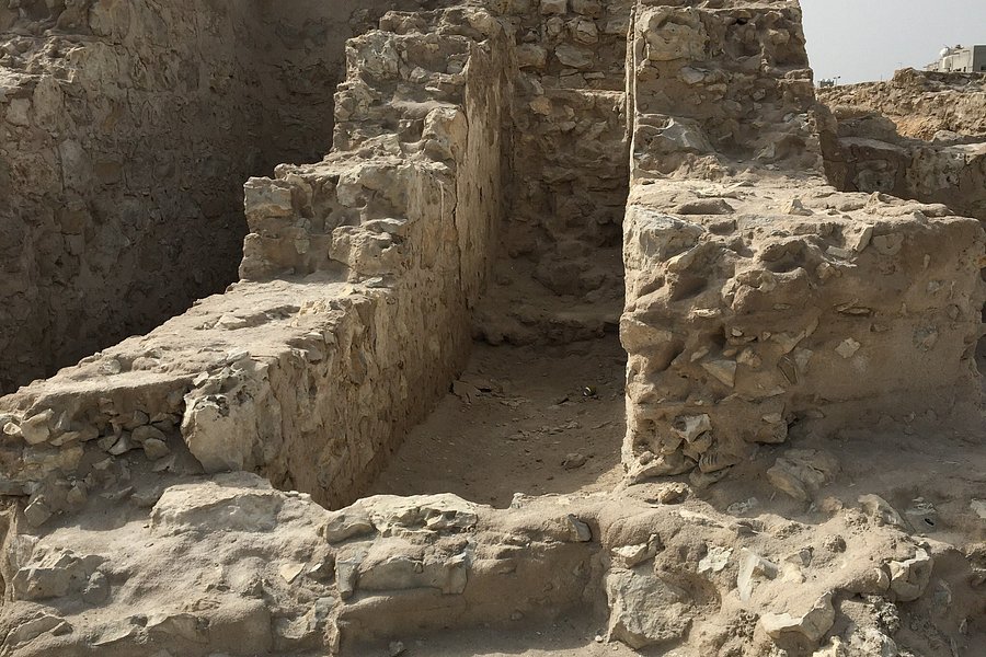 Dilmun Burial Mounds image
