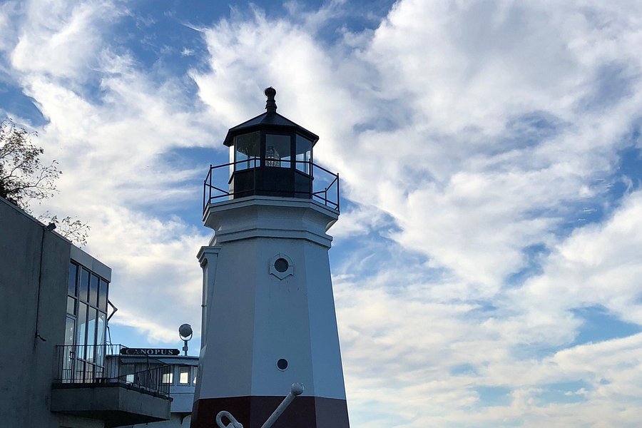 Vermilion Lighthouse image