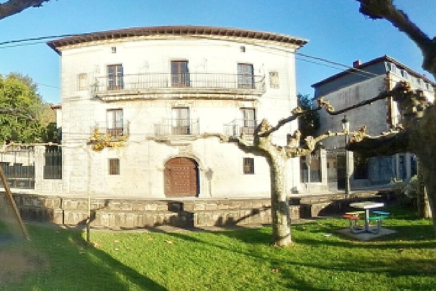Palacio De Los Condes De Limpias image