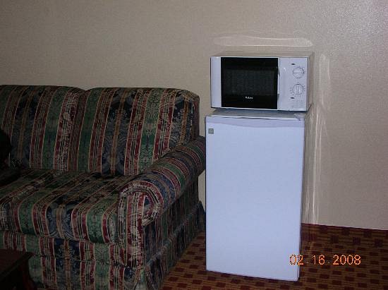 All rooms have a microwave and a mini fridge - Picture of Lake Shore Motel,  Little River - Tripadvisor