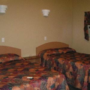 Chambre deux grands lits