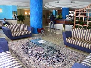B&B Hotel Pescara in Pescara, image may contain: Home Decor, Rug, Couch, Foyer