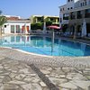 Kefalos Beach Tourist Village, hotell i Pafos