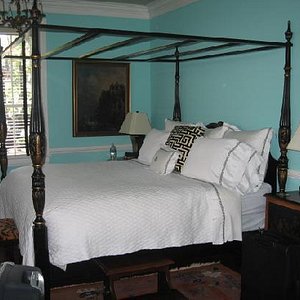 The bed in the Stonewall Jackson room
