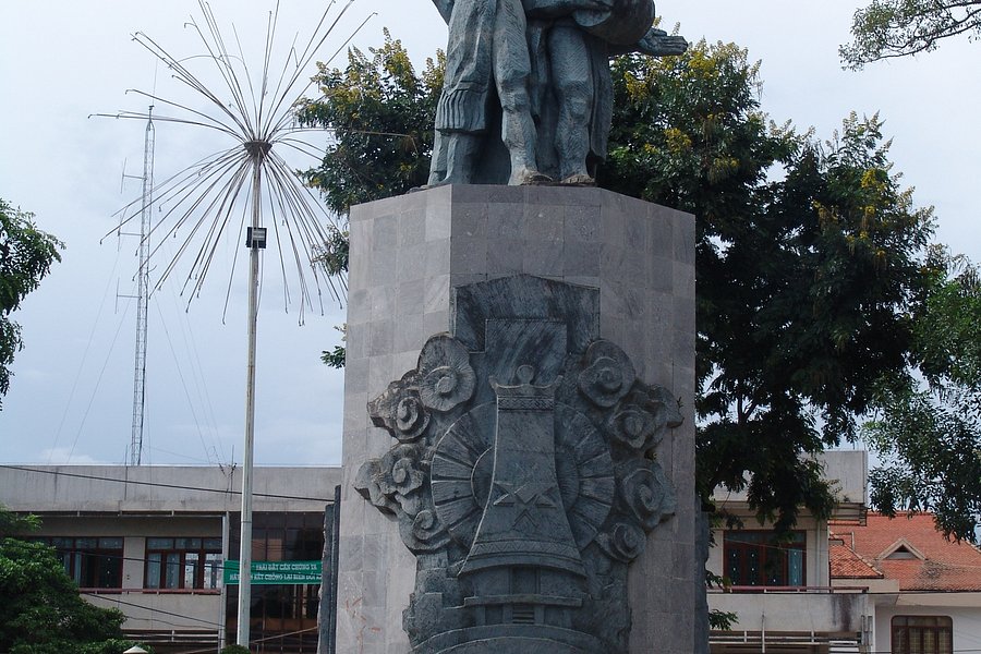 Kontum Montagnard Statue image