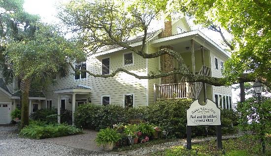 Aunt Martha's House Bed & Breakfast :: Home