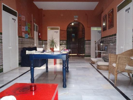 Imagen 2 de Babel Hostel Sevilla