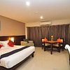 OYO 241 Ratana Hotel Sakdidet, hotel em Phuket Town