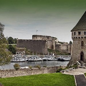 El Castillo de Brest, a pocos minutos andando del Hotel