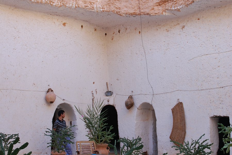 Pottery Stalls of Gharyan image