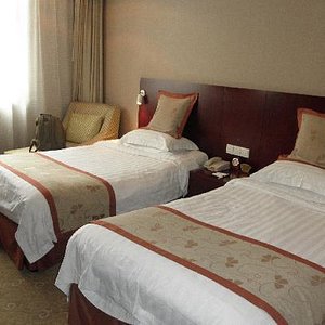 room with twin beds