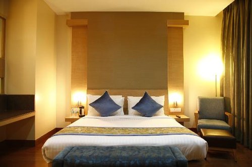 hotel clark in delhi