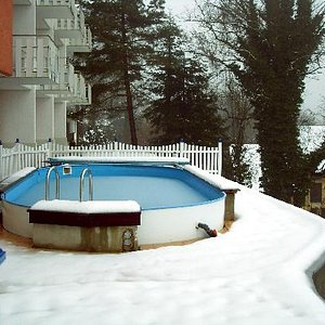 Hotel pool/tub