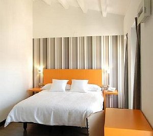 Cienbalcones Hotel in Daroca, image may contain: Interior Design, Furniture, Bedroom, Home Decor