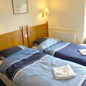 en-suite twin room TV and tea/coffee facilites,lovely views over open country side