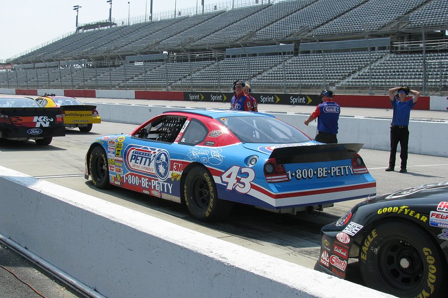 Richard Petty Driving Experience image