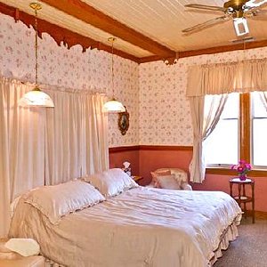 The Helen Muray Room at Mariposa Hotel Inn in Mariposa, California, home of Yosemite National Pa