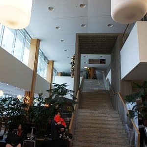 Lobby, staircase to the restaurants