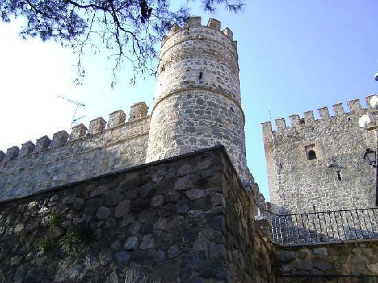 Vista de uno de los torreones del castillo