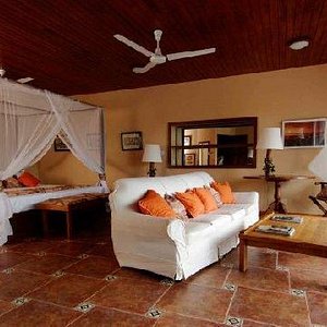 Flamboyant Bed And Breakfast, hotel in Diani Beach