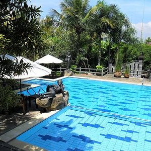 Poolside at Oxalis Regency, Magekang