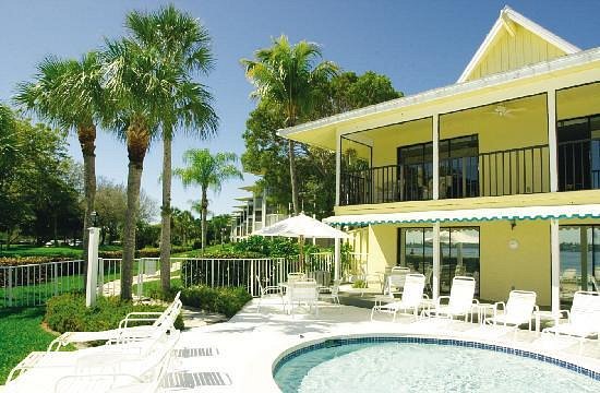 Charter Club Resort of Naples Bay, hotel in Naples