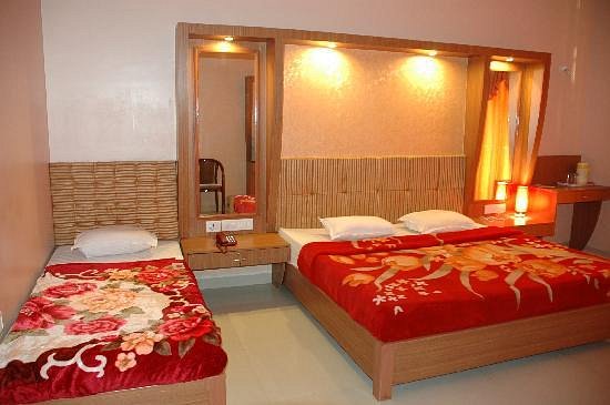 Sai Moreshwar Resort，位於羅納瓦拉的飯店