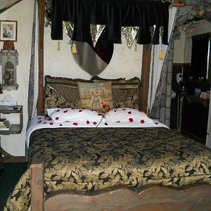 A beautiful queens bed