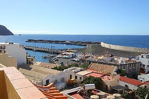 Pension Candelaria in La Gomera, image may contain: Waterfront, Water, Neighborhood, Sea