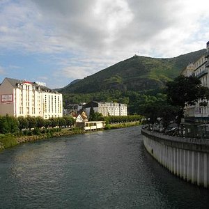 L'Hotel ALBA (al centro della foto) sul fiume Gave