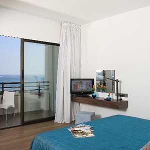 Sun Hall Hotel, hotel in Larnaca
